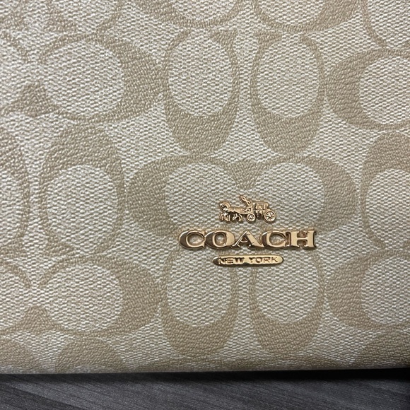 Coach - Picture 2 of 5
